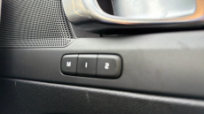 Volvo Xc40 2.0 B4P R DESIGN Pro 5dr AWD Auto Petrol Estate